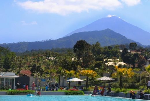 Ben Dina Toya Purbalingga, Kolam Renang dengan Pemandangan Super - GenPI.co