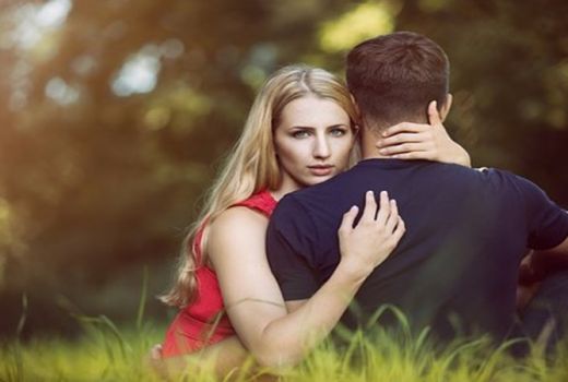 Jangan Sampai Bucin! Nih Perbedaan Cinta Sejati vs Cinta Sesaat - GenPI.co
