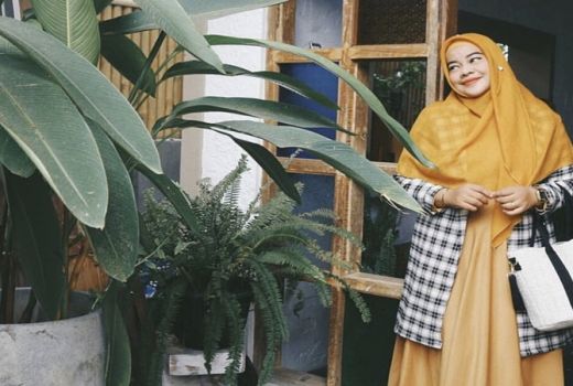 Karier Cewek Ciledug, Manis Pahitnya Bisnis MUA Ade Irena  - GenPI.co