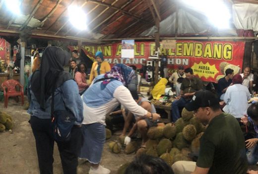 Berburu Durian Lubuk Linggau di Lapak Haji Husein Ciledug - GenPI.co