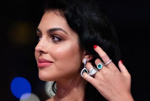 Pacar Ronaldo Sukses Pertahankan Tubuh Ideal, Foto Ini Buktinya! - GenPI.co