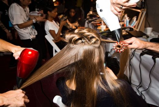 Suka Hair Styling? Penting untuk Jaga Kesehatan Rambut - GenPI.co