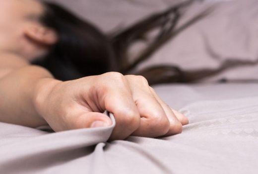 5 Alasan Wanita Sulit Puas di Ranjang, Nomor 5 Kurang Komunikasi - GenPI.co