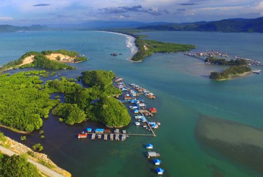 Kampung Laut Enggros, Destinasi Unik di Jayapura, Papua - GenPI.co