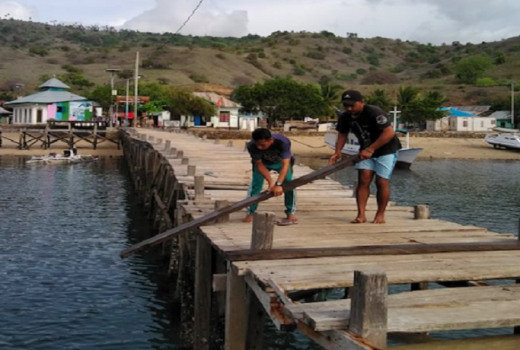 Miris, Dermaga Komodo Dibiarkan Rusak Tak Kunjung Diperbaiki - GenPI.co