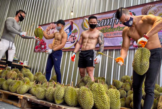 Dijaga Pria-Pria Tampan, Toko Durian di Thailand Laris Manis - GenPI.co