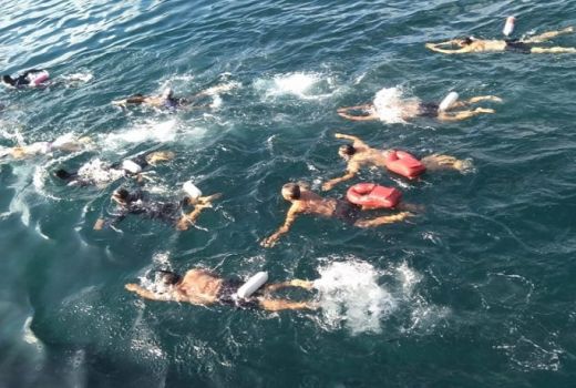 Top! Puluhan Marinir Gembleng Menyeberangi Selat Lembeh Bitung - GenPI.co