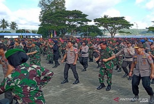 Seru, Panglima TNI dan Kapolri Gaul Joget Bareng - GenPI.co