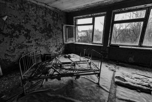 Bersalin di Gedung Bekas Rumah Sakit, Perempuan ini Dibantu Hantu - GenPI.co