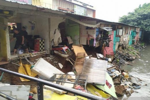 Ruko Kantin Dekat Kampus Trisakti Ambles Akibat Longsor - GenPI.co