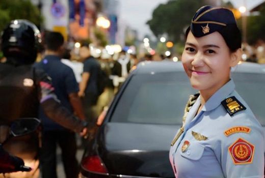 Berita Top 5: Pesona Ajudan Bu Iriana, Erick Thohir Puji Ahok - GenPI.co