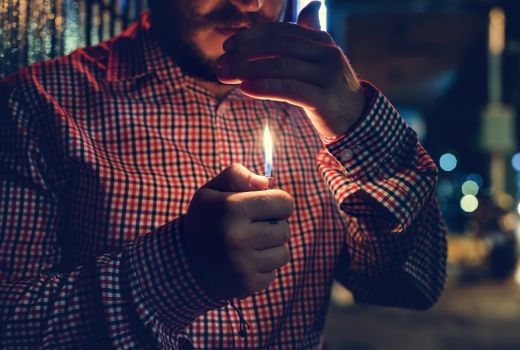 Pandemi COVID-19 Masih Merokok? Berhenti atau… - GenPI.co
