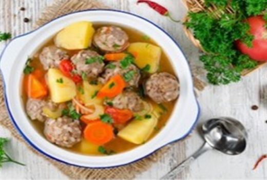Dingin-dingin Bikin Sup Bakso, Pastinya Asyik Banget! - GenPI.co