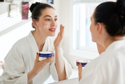 Krim Malam dan Sleeping Mask, Apa Bedanya? - GenPI.co