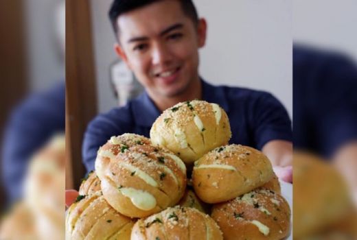 Buat Cream Cheese Garlic Bread Ala Nicky Tirta, Yuk! - GenPI.co