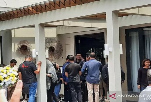 Ashraf Sinclair Wafat, Rumah BCL Dijaga Ketat - GenPI.co