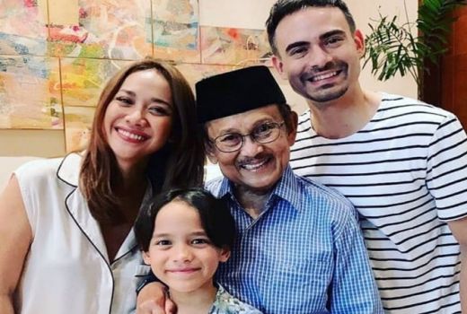 Tagar BCL Sinclair Trending, Warganet Teringat Lagu Cinta Sejati - GenPI.co