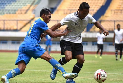 Persib vs Persikabo Imbang, Robert Rene Alberts Malah Senang - GenPI.co