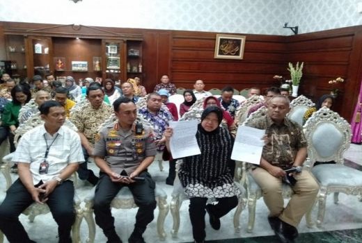 Tulusnya Hati Bu Risma Mencabut Laporan Polisi Penghina Dirinya - GenPI.co