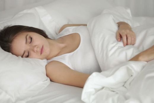 Duh! Wanita Tidur Tanpa Bra Bikin Pria Melongo lho - GenPI.co