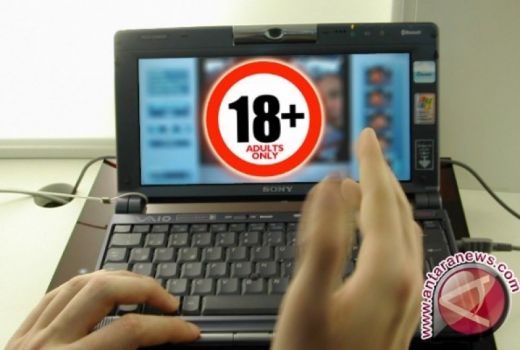 Viral Video Begituan ASN Jabar, Musisi Iwan Fals Cari Linknya - GenPI.co