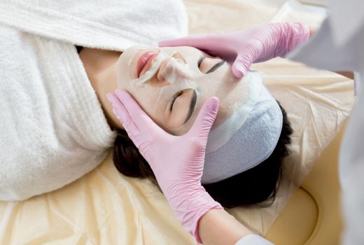 Tips Mudah Pakai Sheet Mask agar Wajah Makin Glowing - GenPI.co