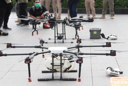 Drone Dikerahkan Semprot Disinfektan di Jalan Protokol Jaksel  - GenPI.co