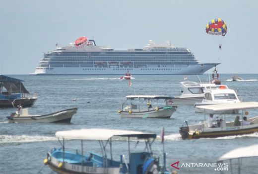 Ditolak Surabaya, Kapal Pesiar Viking Sun Berlabuh di Lombok - GenPI.co