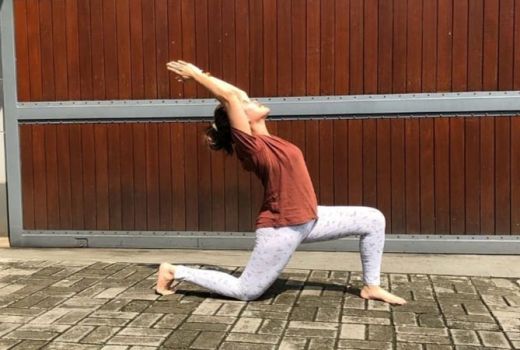 Di Rumah Cegah Corona: Ayu Ting Ting dan Ayu Dewi Yoga Berjemur - GenPI.co