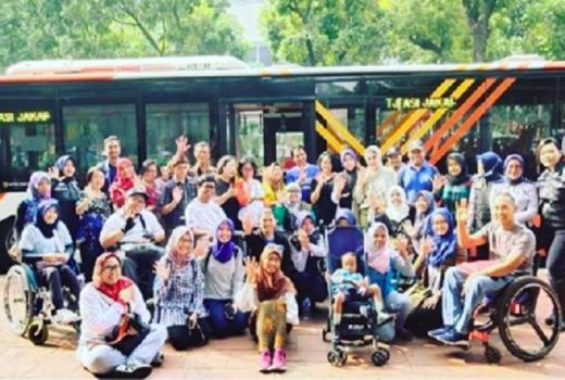 Keseruan Para Difabel Jalan-jalan Sambil Menikmati Fasilitas Umum - GenPI.co