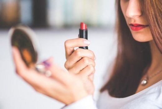 Rahasia Lipstik Agar Kamu Terlihat Tampil Cantik - GenPI.co