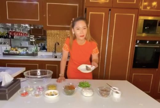 Mantul, Ini Resep Pepes Daun Singkong Peda ala Inul Daratista - GenPI.co