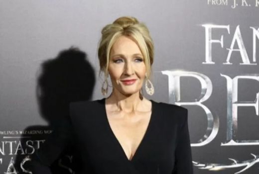 Cara JK Rowling Bantu Guru saat Pandemi Corona Istimewa - GenPI.co