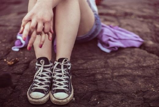 Ampuh! Begini Cara Menghilangkan Bulu Kaki Tebal Pada Wanita  - GenPI.co