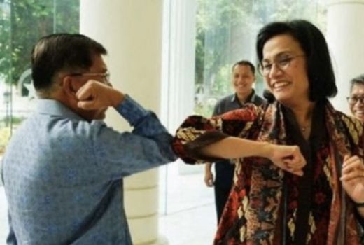 5 Alternatif Berjabat Tangan Saat Pandemi Covid-19, Pilih Mana? - GenPI.co