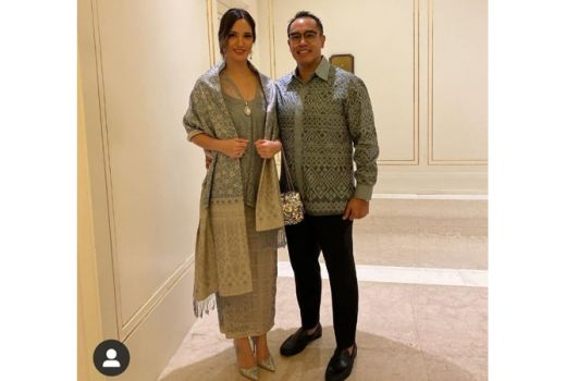 Berkebaya dan Kenakan Batik, Nia Ramadhani & Maia Dipuji Netter - GenPI.co