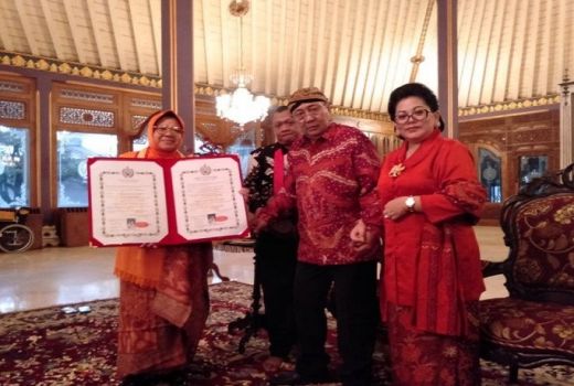 Tri Rismaharini Dapat Gelar Bangsawan dari Keraton Solo - GenPI.co