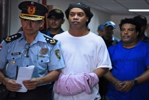 Ronaldinho Pasrah Dipenjara Setelah Hakim Tolak Jaminan - GenPI.co