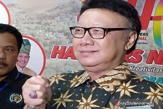 Anak dan Sopir Menpan-RB Tjahjo Kumolo Positif Kena Virus Corona - GenPI.co