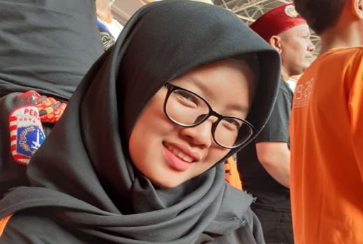 Uum Arum Sari, Menjadi Suporter Persija Berawal dari Penasaran - GenPI.co
