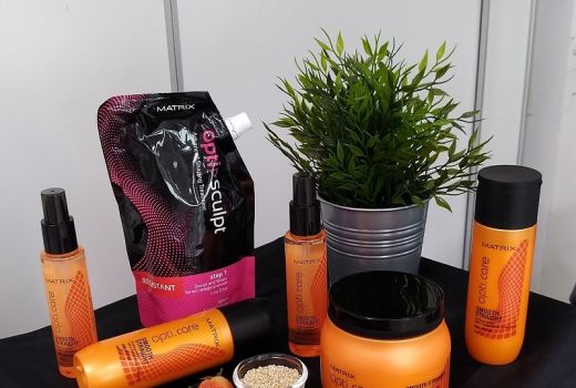 Tak Perlu Rebonding, Bikin Rambut Lurus Alami dengan Alat Ini - GenPI.co