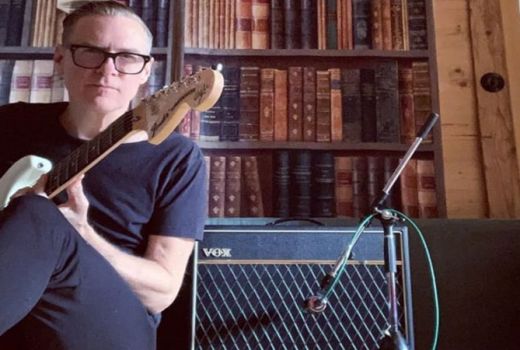 Corona: Mengamuk ke Pemakan Kelelawar, Bryan Adams Minta Maaf - GenPI.co