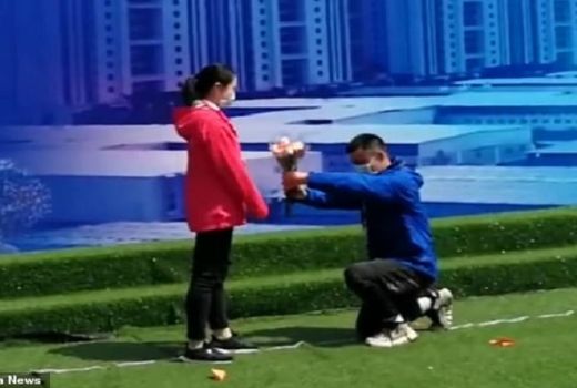Selamatkan Pasien Covid-19, Perawat di Wuhan Akhirnya Bertunangan - GenPI.co