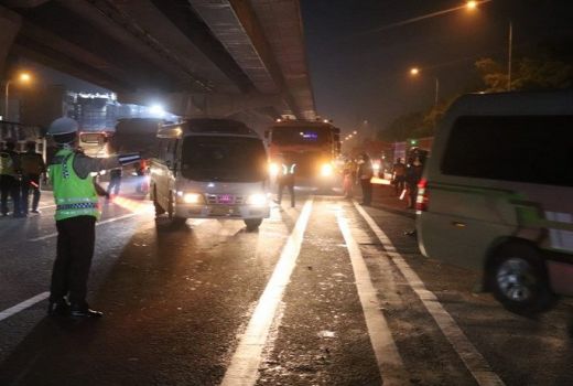 Larangan Mudik, Ribuan Mobil Dipaksa Putar Balik di Tol Cikampek - GenPI.co