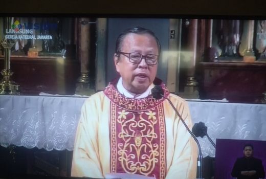Lilin di Bangku Umat, Misa Paskah di Katedral Jakarta Penuh Haru - GenPI.co