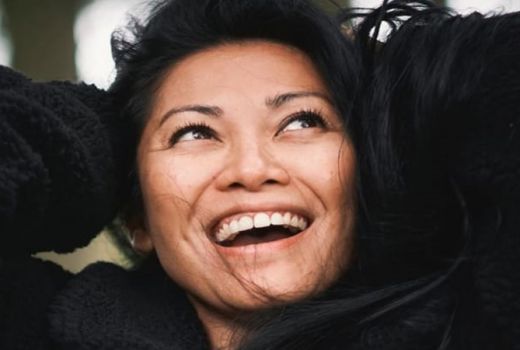 Ternyata Ini Sosok Pelukis yang Beri Hadiah Ultah Anggun C. Sasmi - GenPI.co