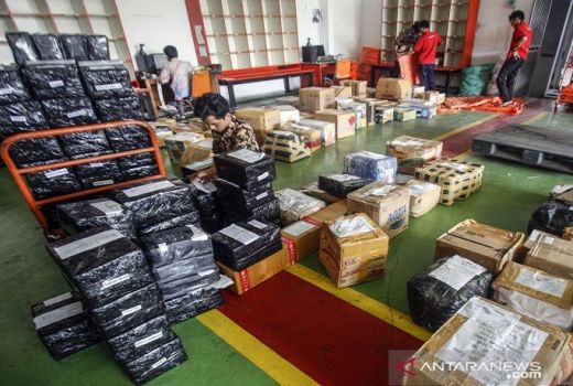 Virus Corona Bertahan di Paket Belanja Online - GenPI.co