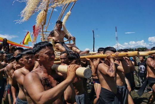 Mitos Perang Sampit Suku Dayak Hingga Kesaktian Panglima Burung - GenPI.co