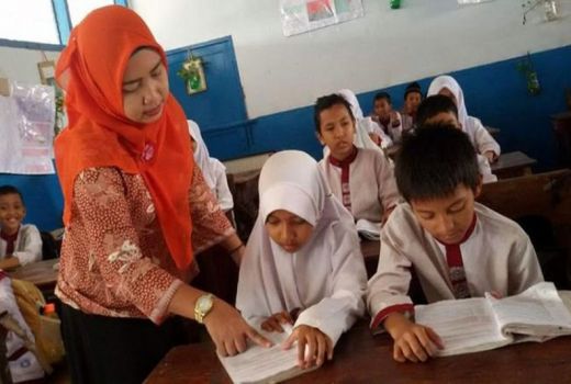 Banyak Guru PNS Pensiun, Ancaman di Depan Mata - GenPI.co