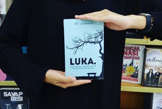 Sedih! Novel Luka Kisahkan Romansa Cinta Remaja dan Patah Hati - GenPI.co
